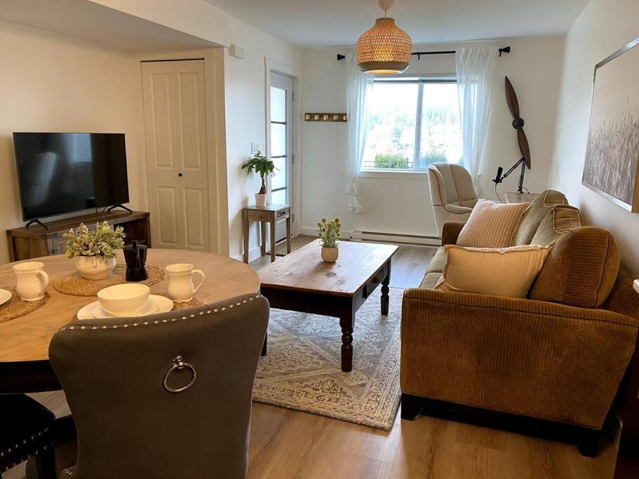 Cozy Lakeview Suite Victoria Eksteriør billede