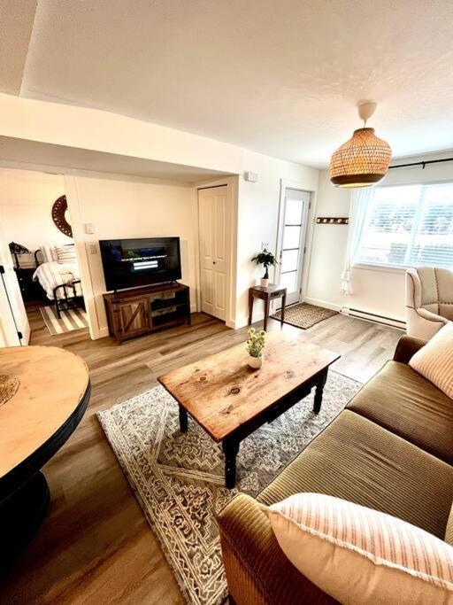 Cozy Lakeview Suite Victoria Eksteriør billede