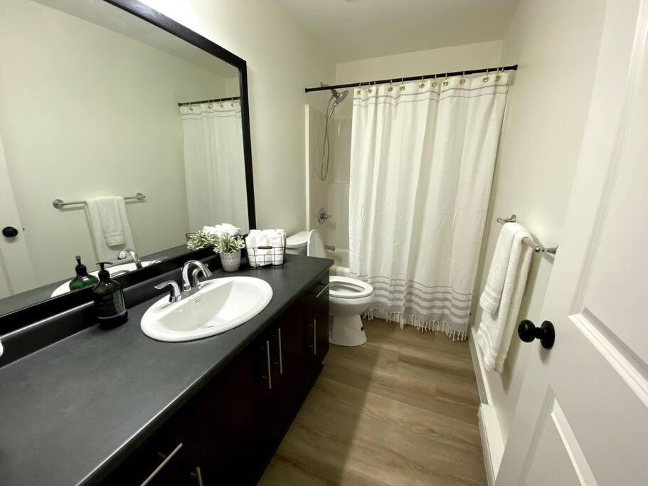 Cozy Lakeview Suite Victoria Eksteriør billede